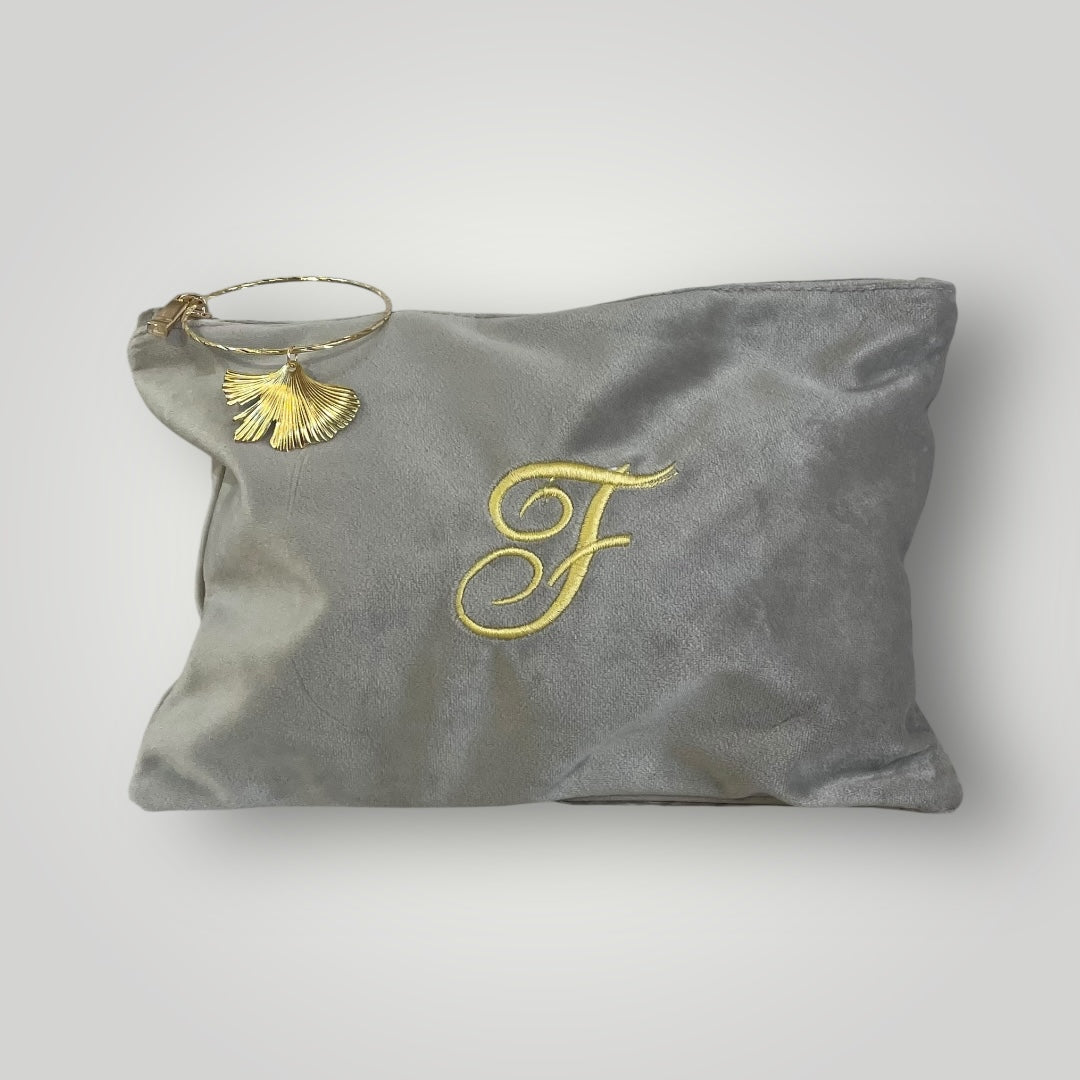 Pochette velluto con iniziale ricamata